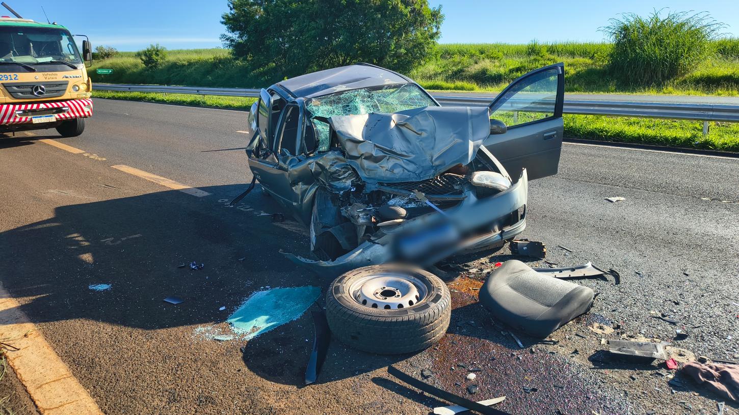 Acidente entre carro e ambulância deixa sete feridos na Ronan Rocha