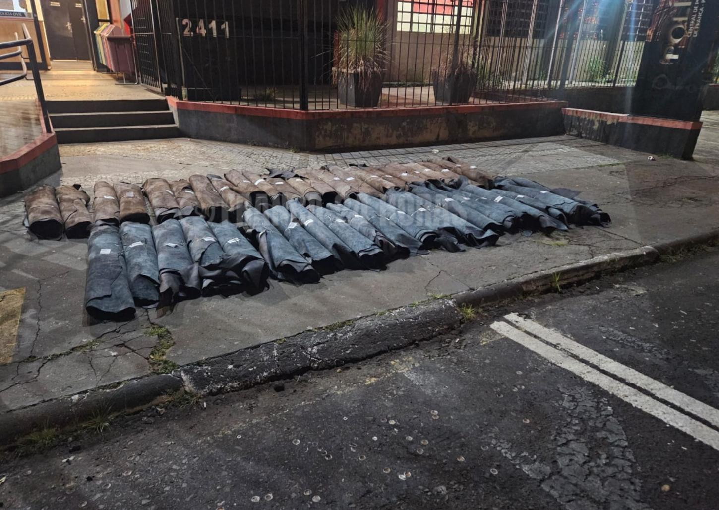 Policiais militares recuperam carro, couros furtados e prende ladrão