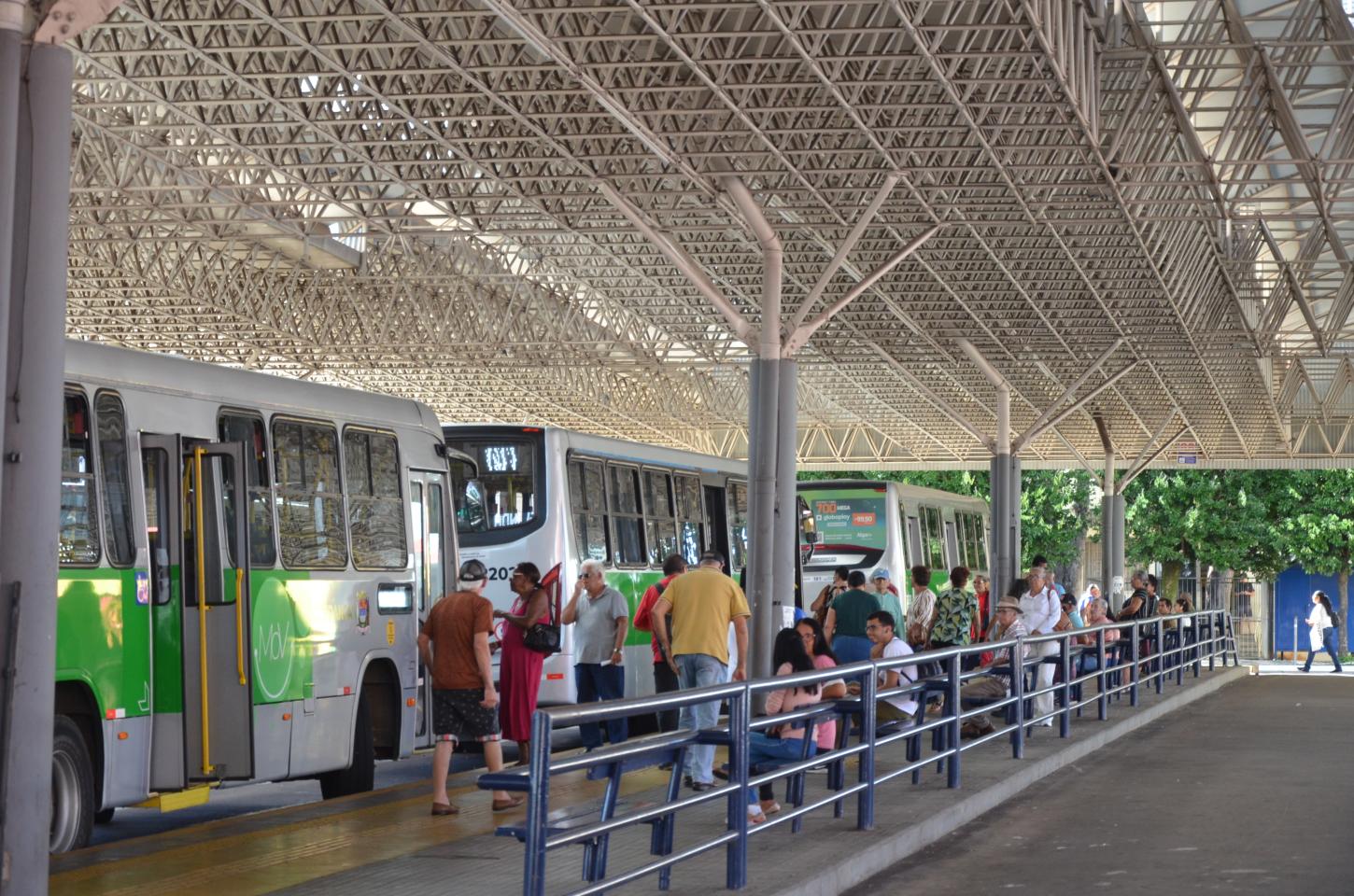 Terminal Ayrton Senna recebe ação de vacinação contra a gripe