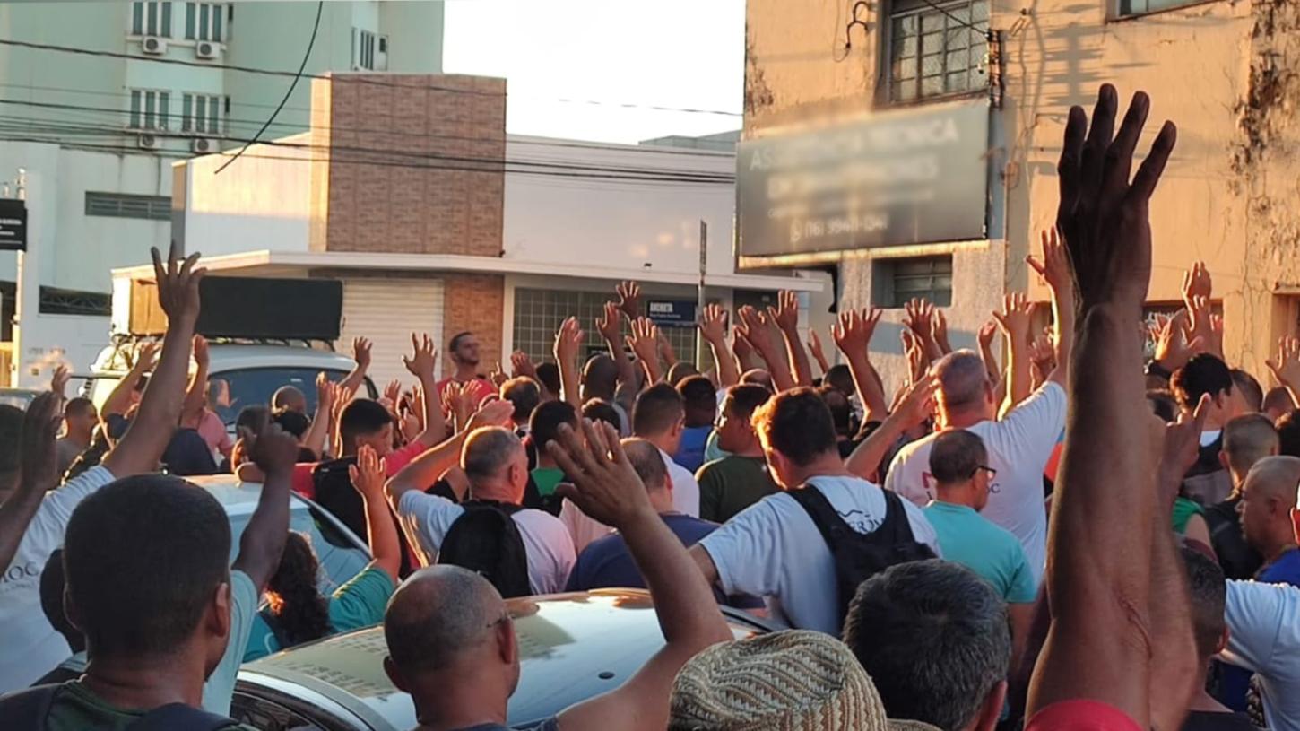 Trabalhadores do setor calçadista aprovam reajuste de 7% em assembleia