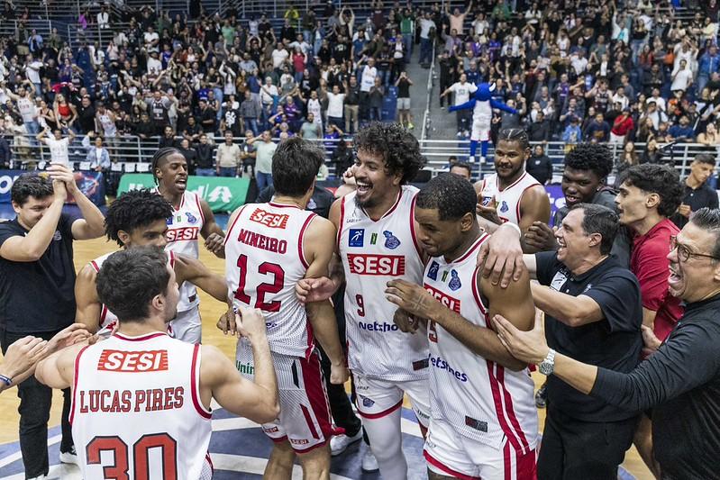 Franca vence Mogi por um ponto e avança à semifinal do NBB 