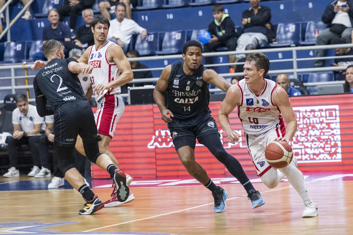 Franca vence o Brasília e abre vantagem na semifinal do NBB