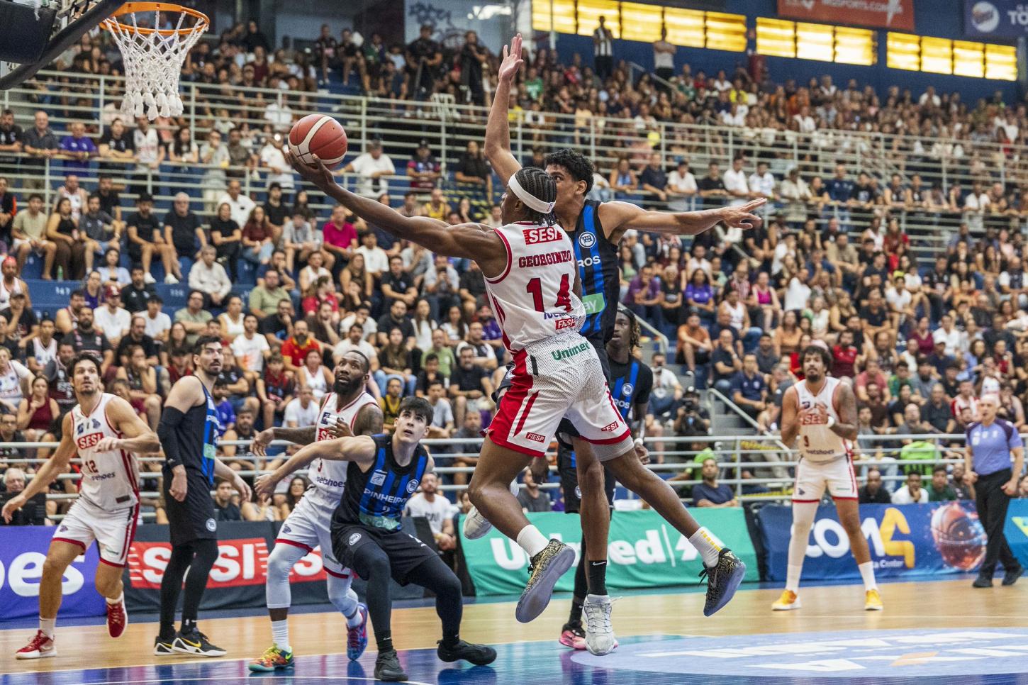 Franca Basquete vence o Pinheiros e sai na frente na final do NBB