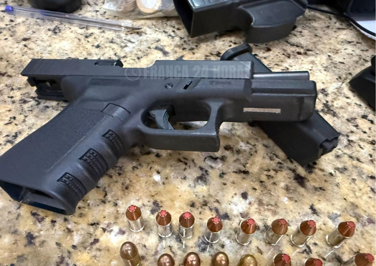 Homem é preso pela PM com arma na cintura em rodovia de Jeriquara 
