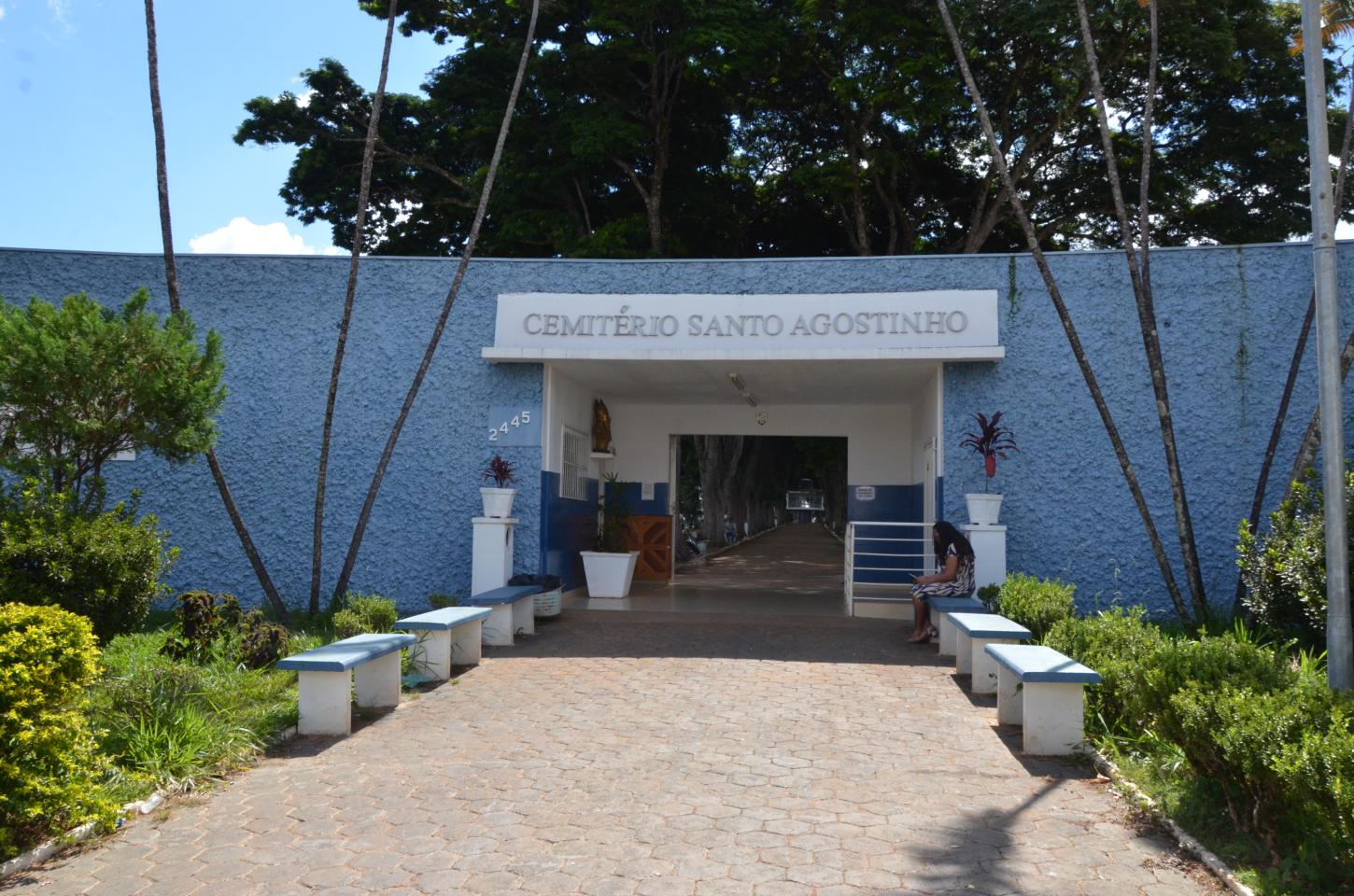 Homem vítima de explosão é sepultado no cemitério Santo Agostinho
