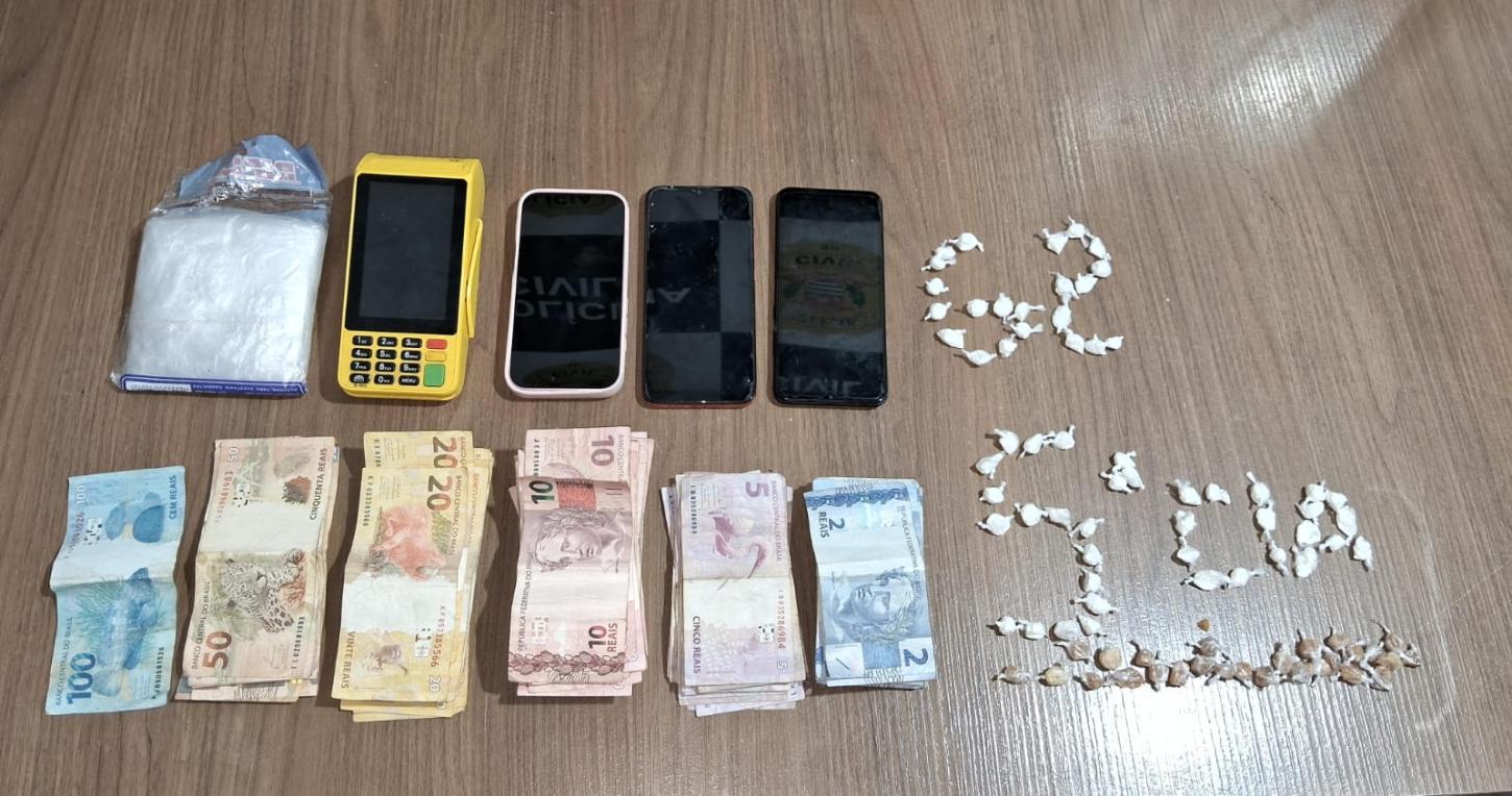 Mulher é presa pela PM após ser flagrada vendendo drogas no City Petrópolis