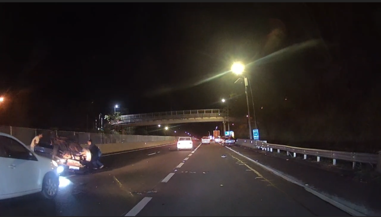 Motorista capota carro na rodovia Cândido Portinari; assista 