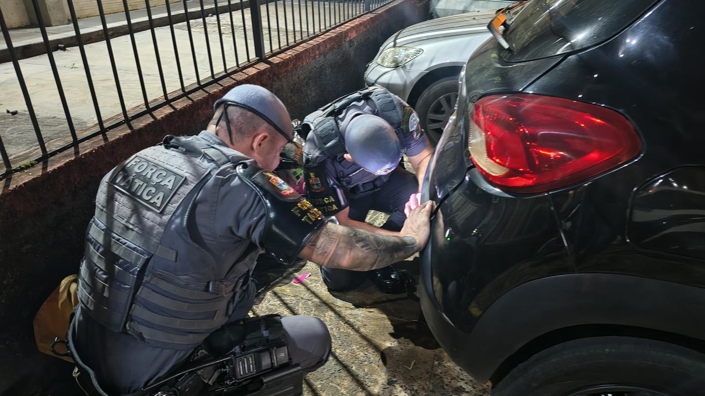Força Tática prende homem com carro clonado. Vítima foi multada 12 vezes