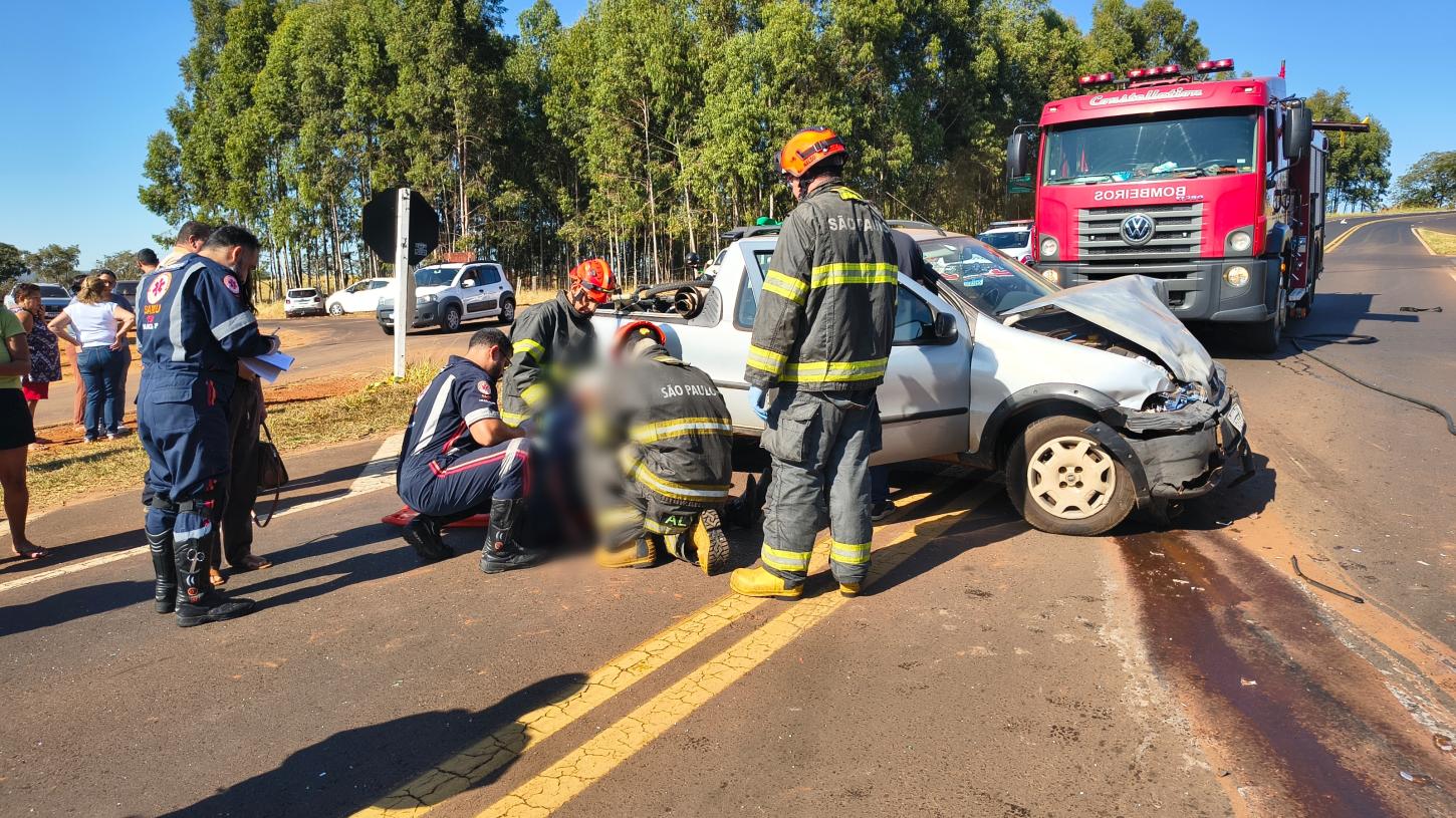 Acidente no trevo do Paiolzinho deixa quatro pessoas feridas 