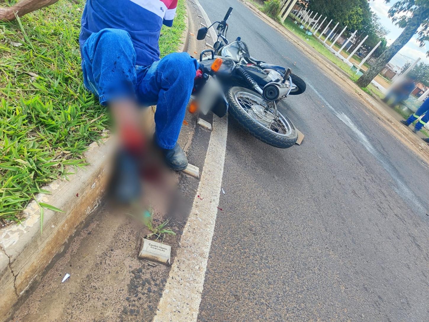 Motociclista sofre fratura exposta em acidente na Adhemar de Barros