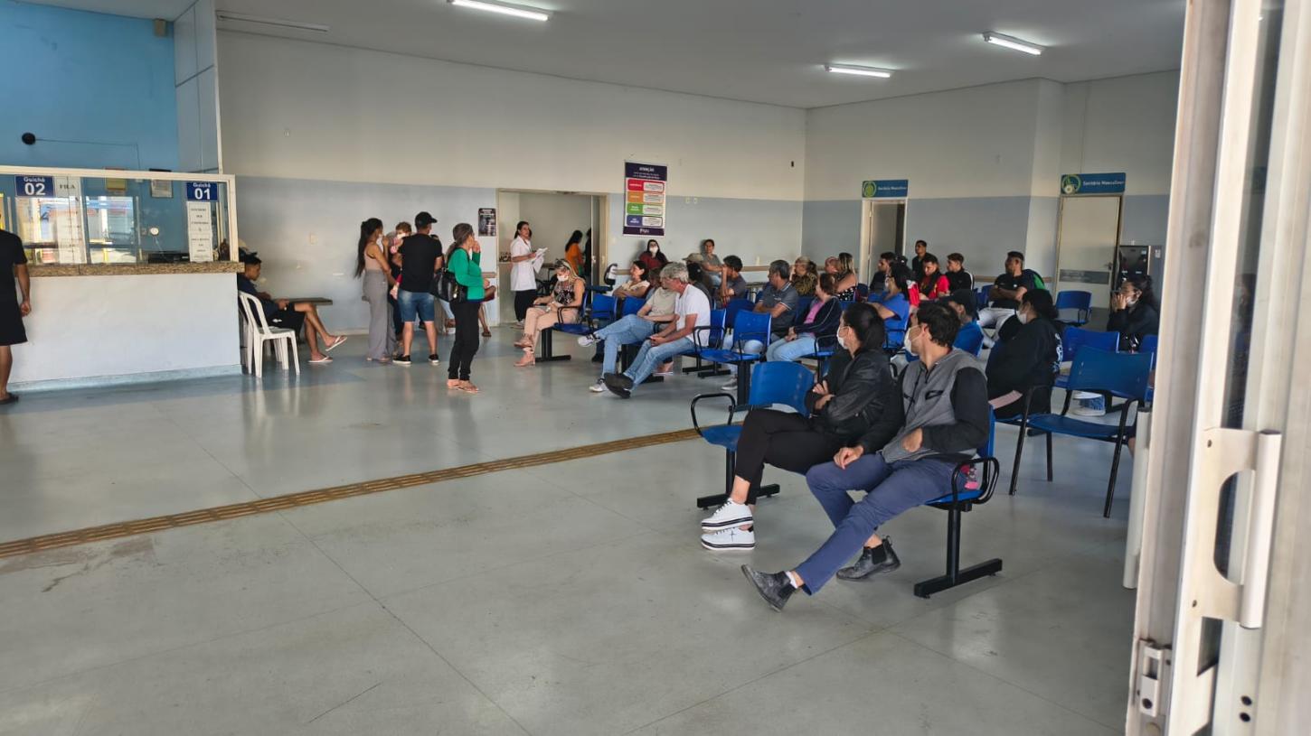 Pacientes reclamam da demora no atendimento no Álvaro Azzuz