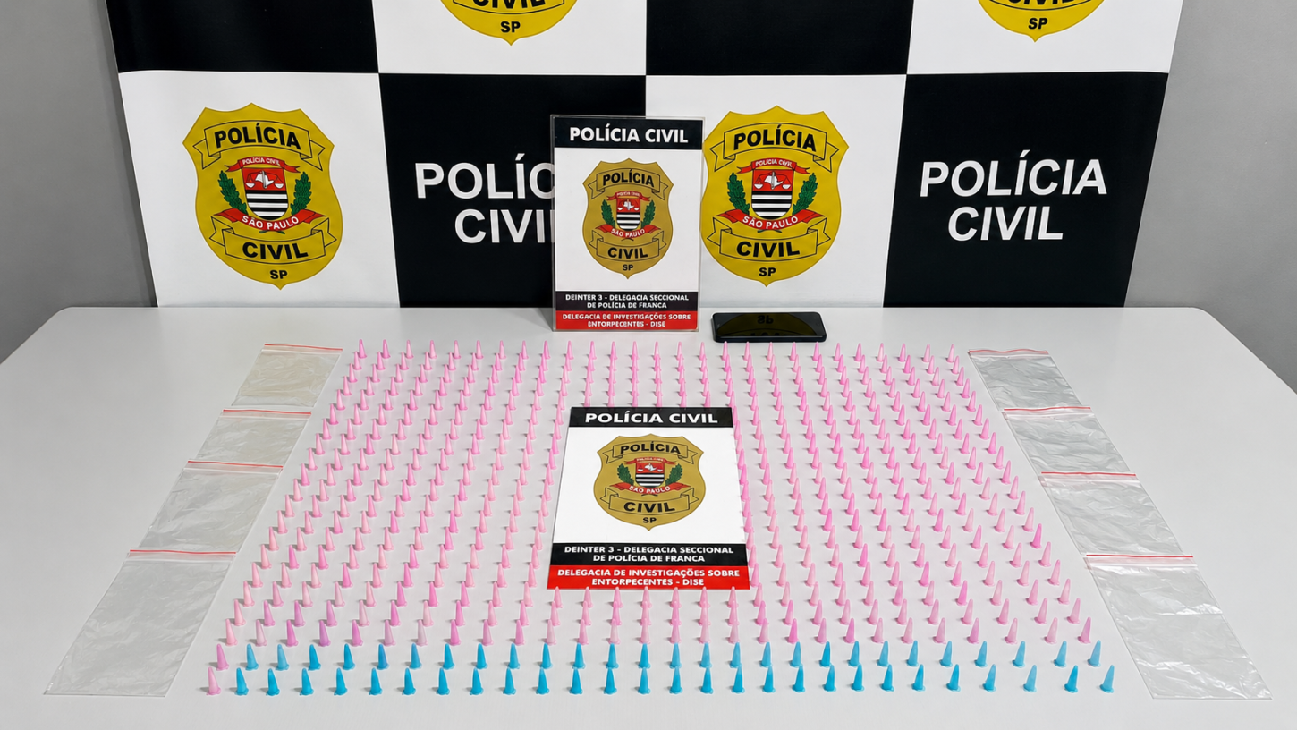 Mulher é presa pela DISE com mais de 500 pinos de cocaína no Petrópolis  