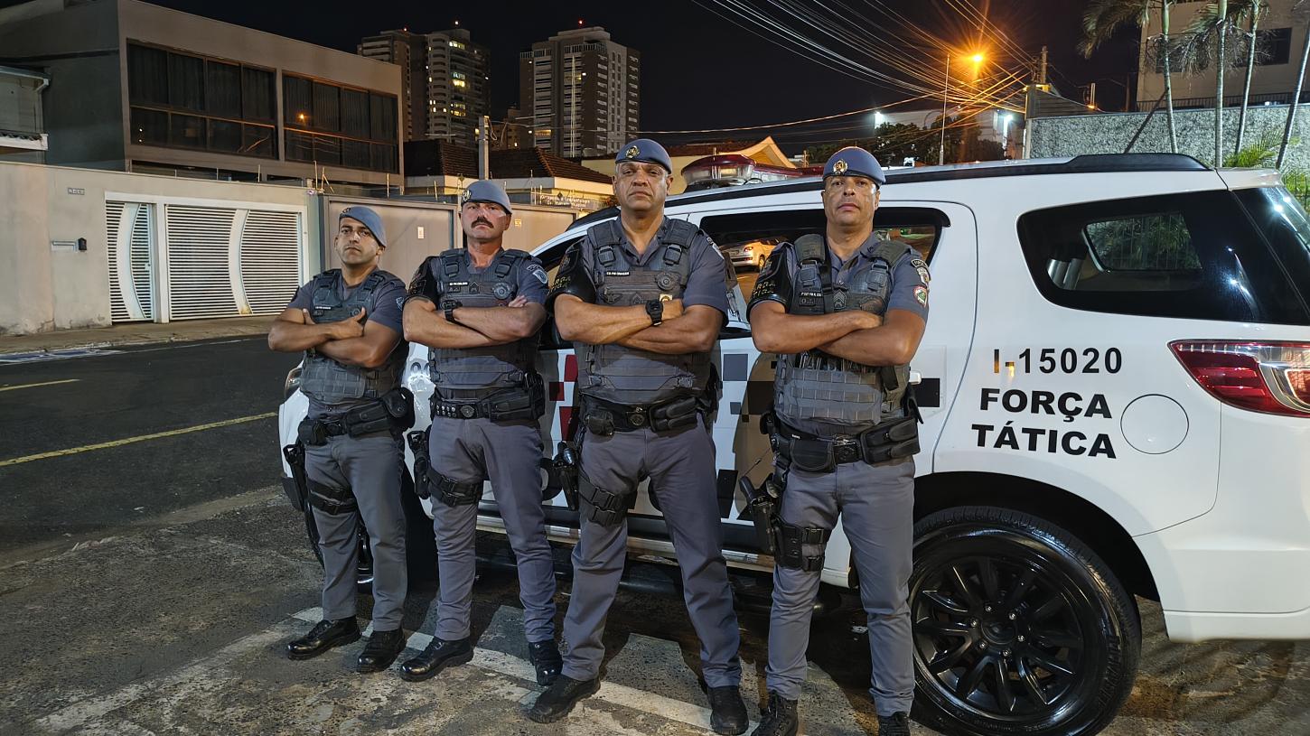 Traficante tenta fugir, invade casa, finge ser morador, mas acaba preso