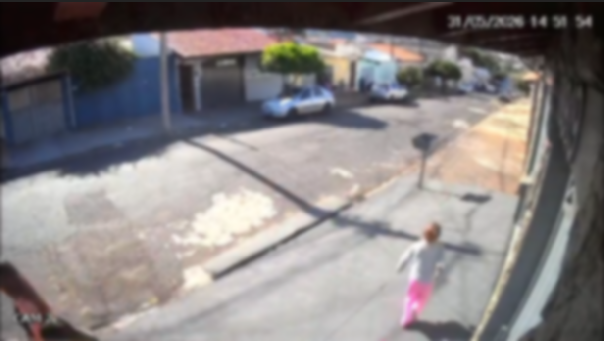 Menina sofre corte no pescoço após ser atingida por linha com cerol 