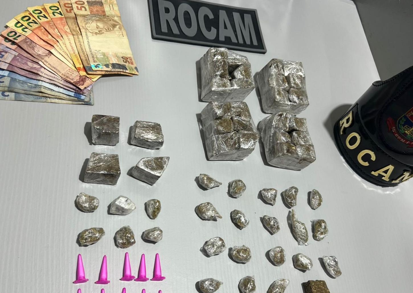Rocam prende traficante que escondia drogas em cano