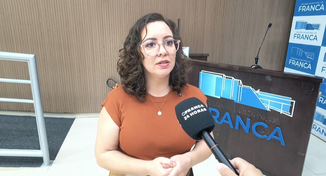Vereadora cobra Prefeitura por atraso nos editais do Bolsa Cultura e da PNAB