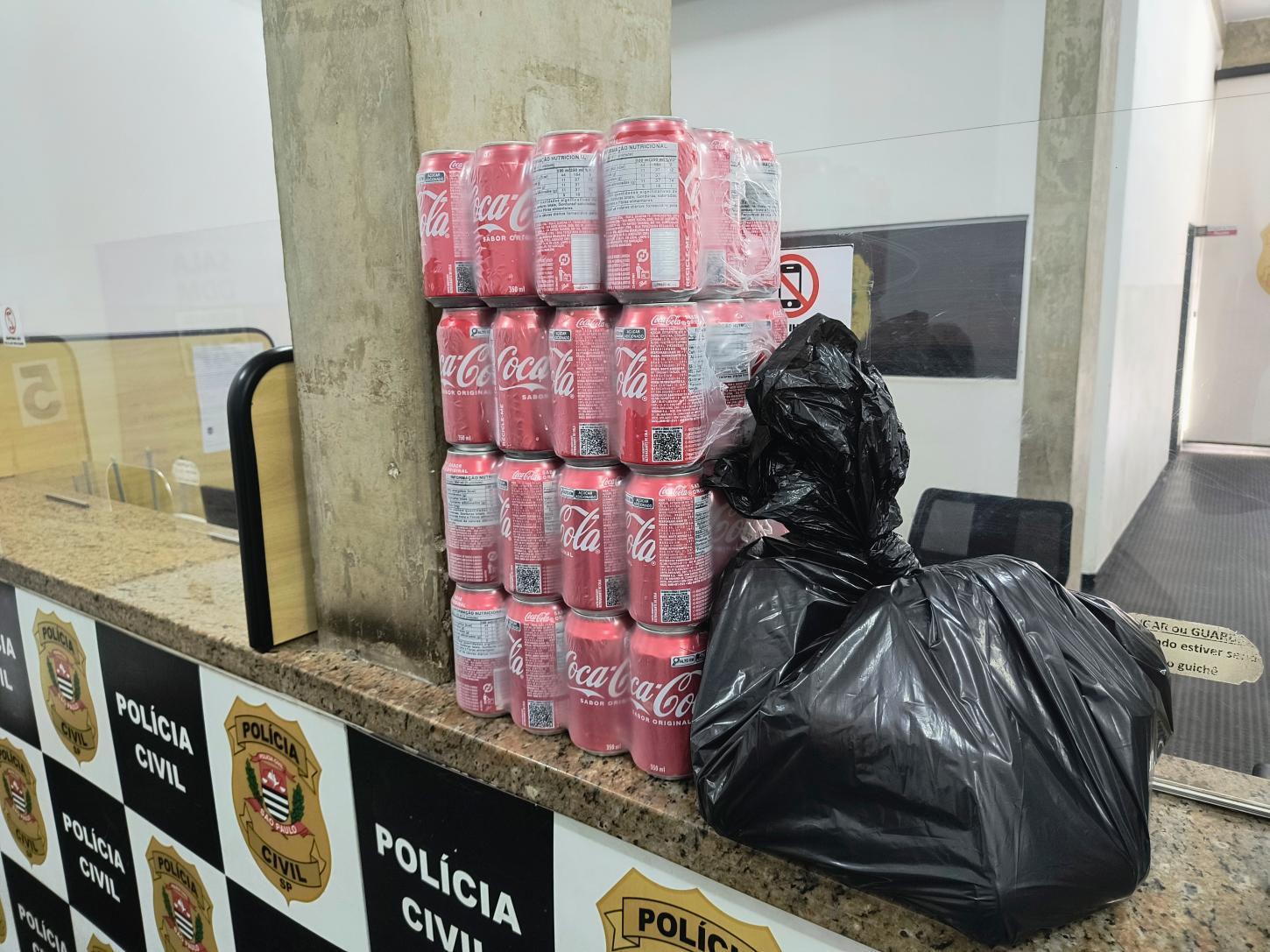 Casal furta refrigerantes em depósito, vende em mercado, e é preso pela PM