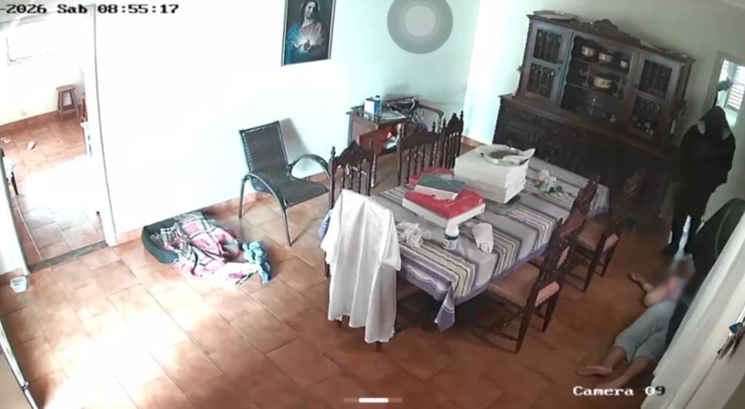 Criminosos invadem casa, rendem moradora e roubam dinheiro e joias 