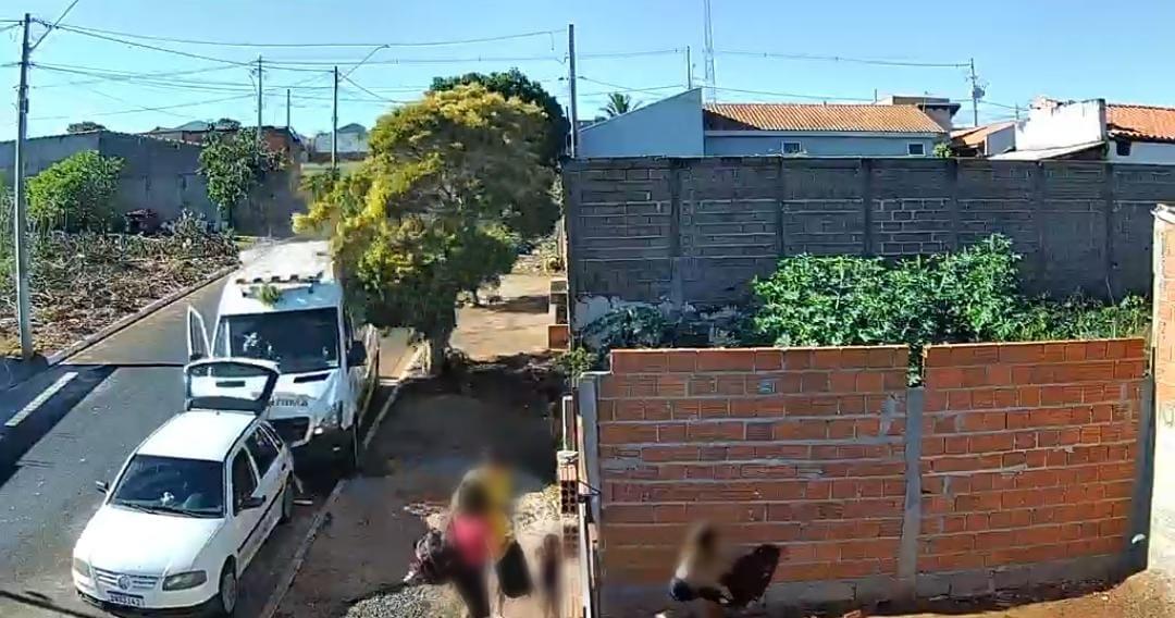 Família escapa por segundos de ambulância desgovernada em Patrocínio Paulista