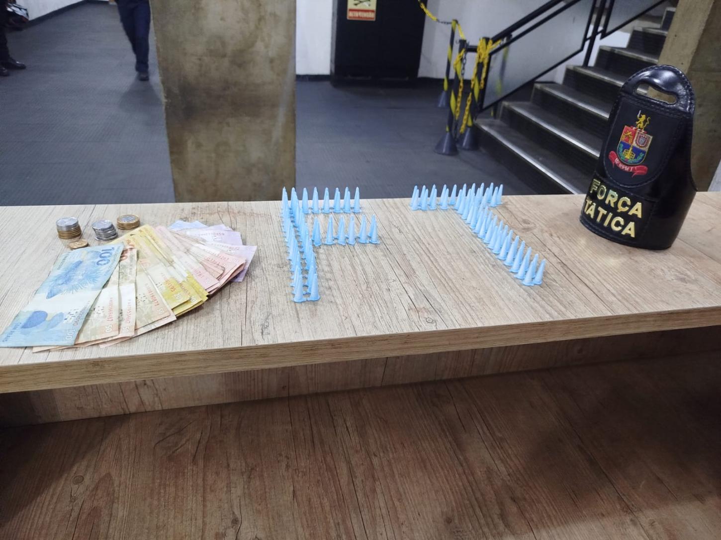 Força Tática prende traficante com pinos de cocaína no Aeroporto 