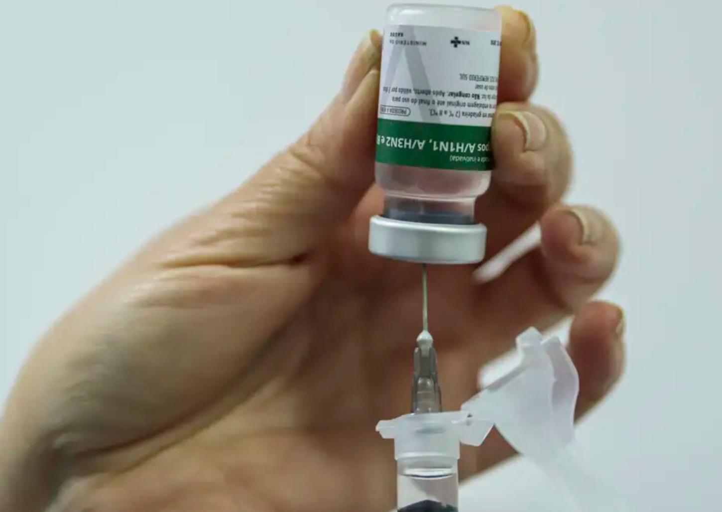 Vacinação contra a gripe acontece neste sábado no poliesportivo