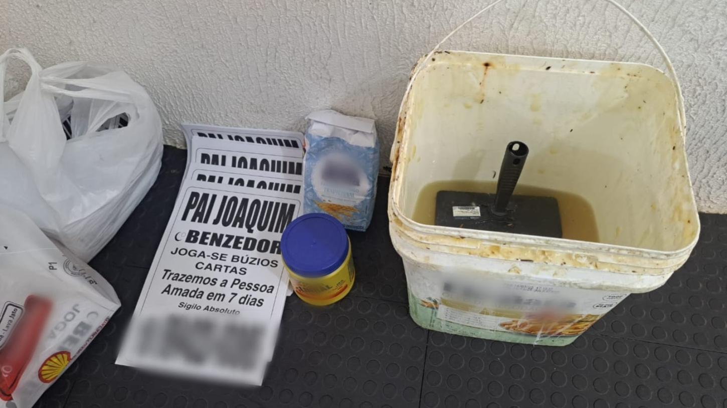 Homens são detidos pela GCM por colarem cartazes do 
