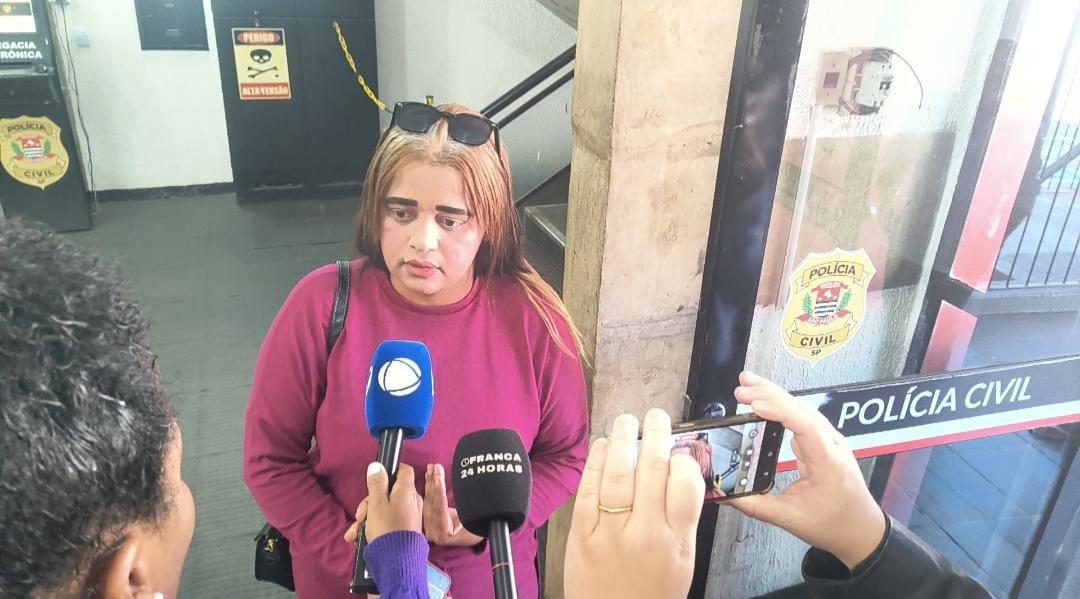 Manicure multada em R$ 1 mil presta depoimento sobre agressão a cão comunitário