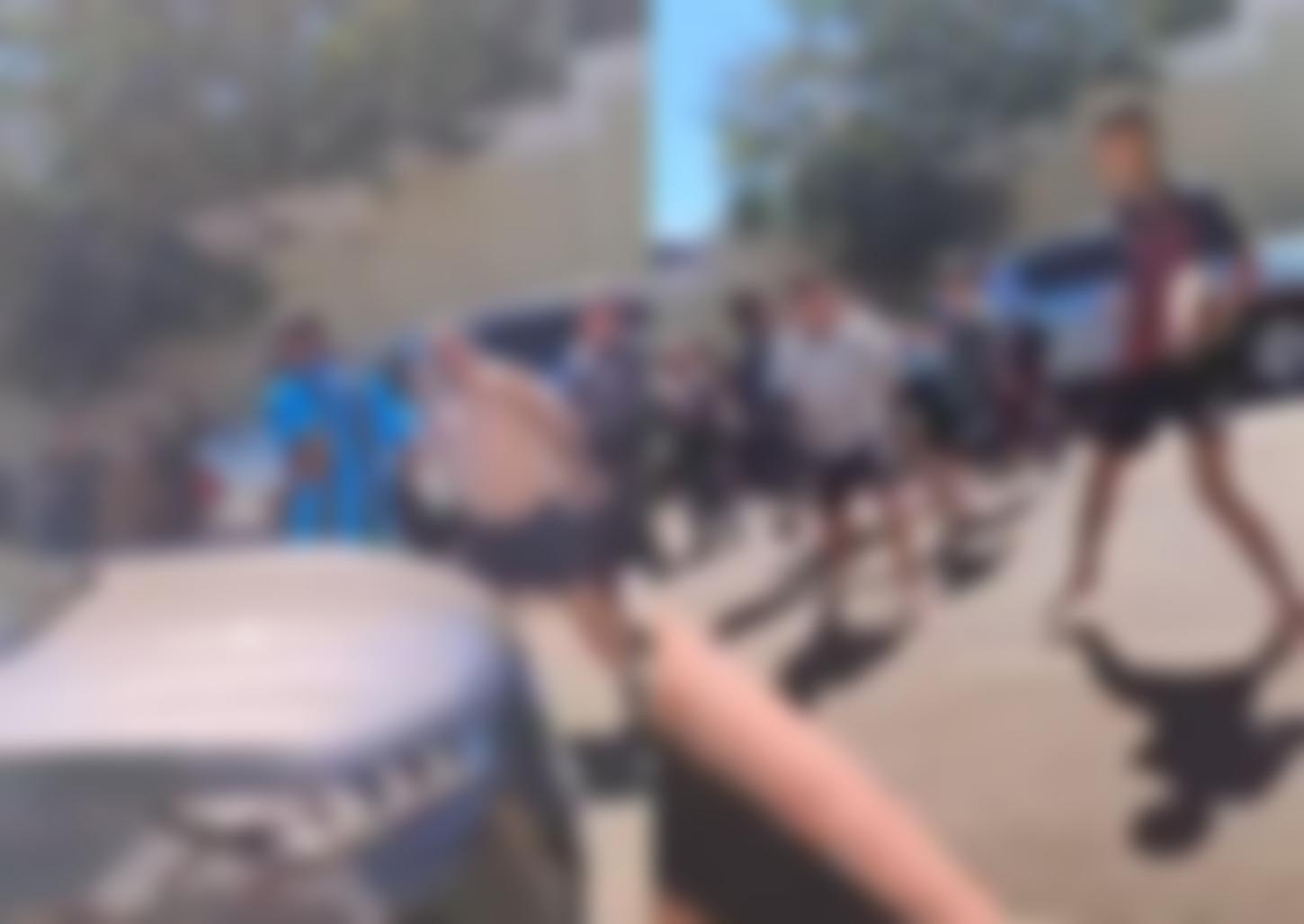 Briga generalizada em frente a escola mobiliza a PM
