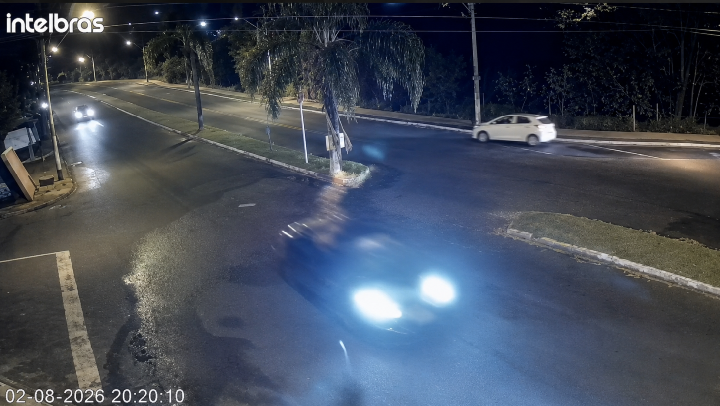 Ciclista “voa” após ser atingido por carro em avenida do Jardim Luiza 