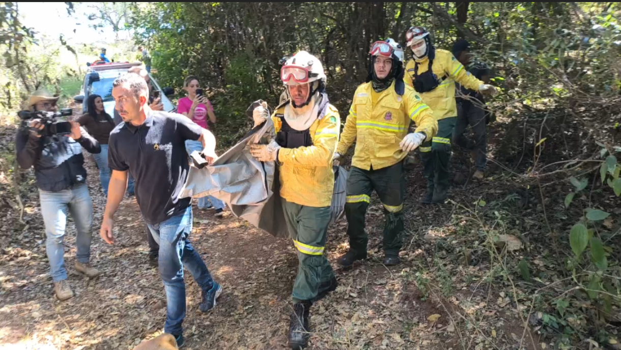 Corpo de Tiago Pereira é removido de local de difícil acesso 