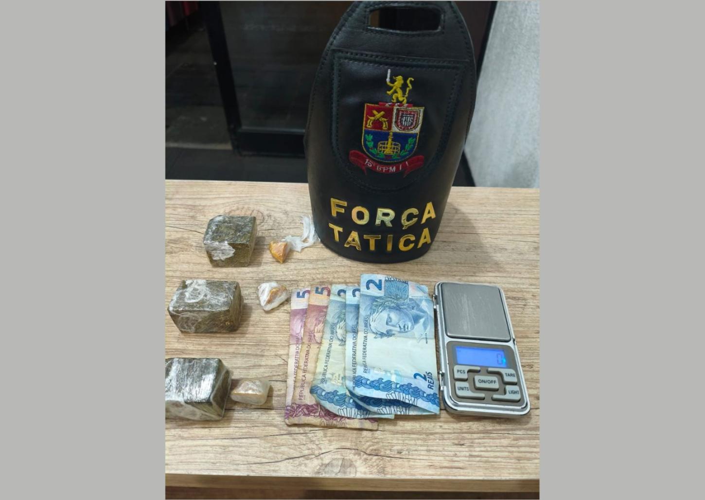  Traficante invade apartamento, tenta fugir, mas é preso pela Força Tática