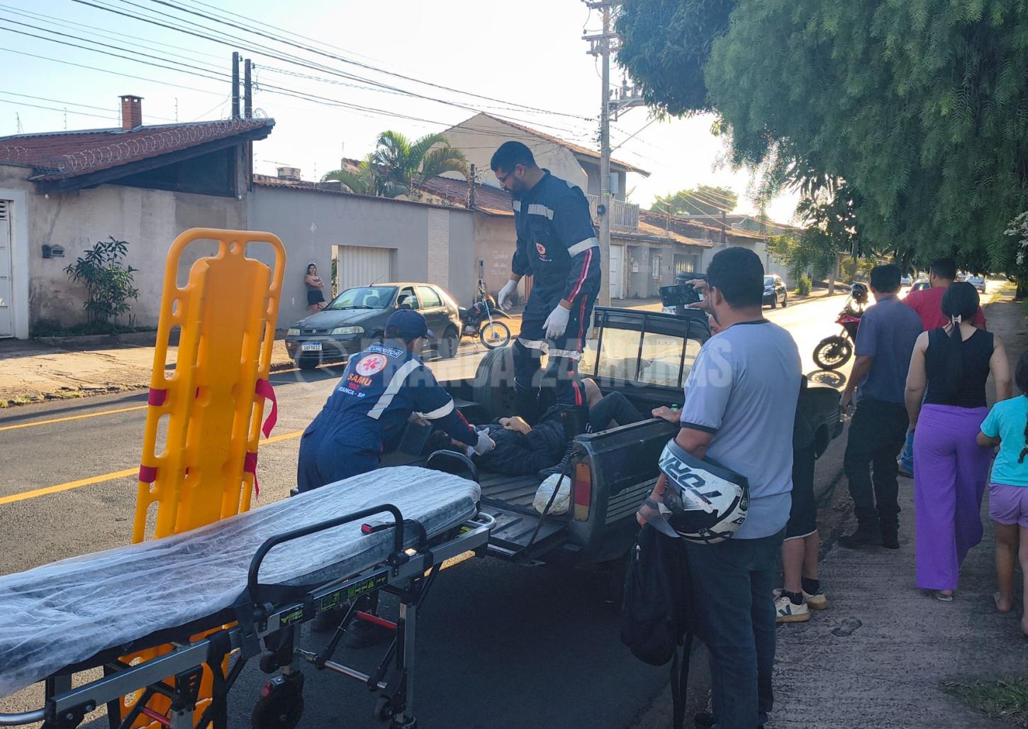 Motociclista bate na traseira de Pampa e vai parar na carroceria do veículo