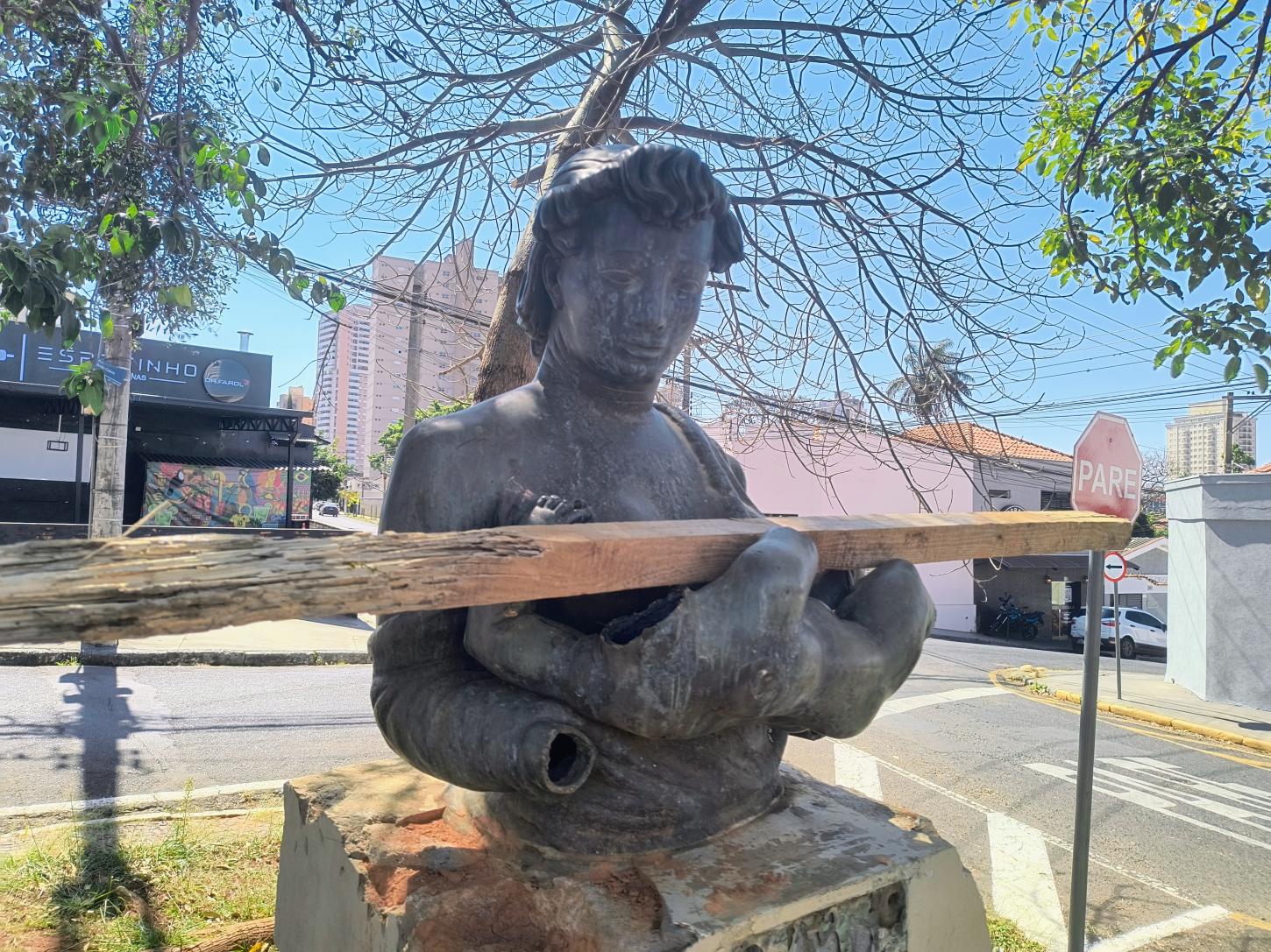 Monumento “A Mãe” sofre novo ataque e tem cabeça do bebê furtada