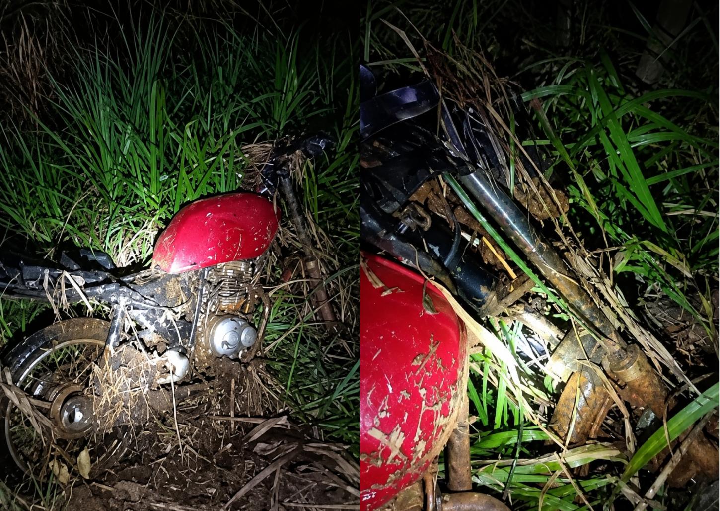 Motocicleta é encontrada pela PM em riacho em São José da Bela Vista