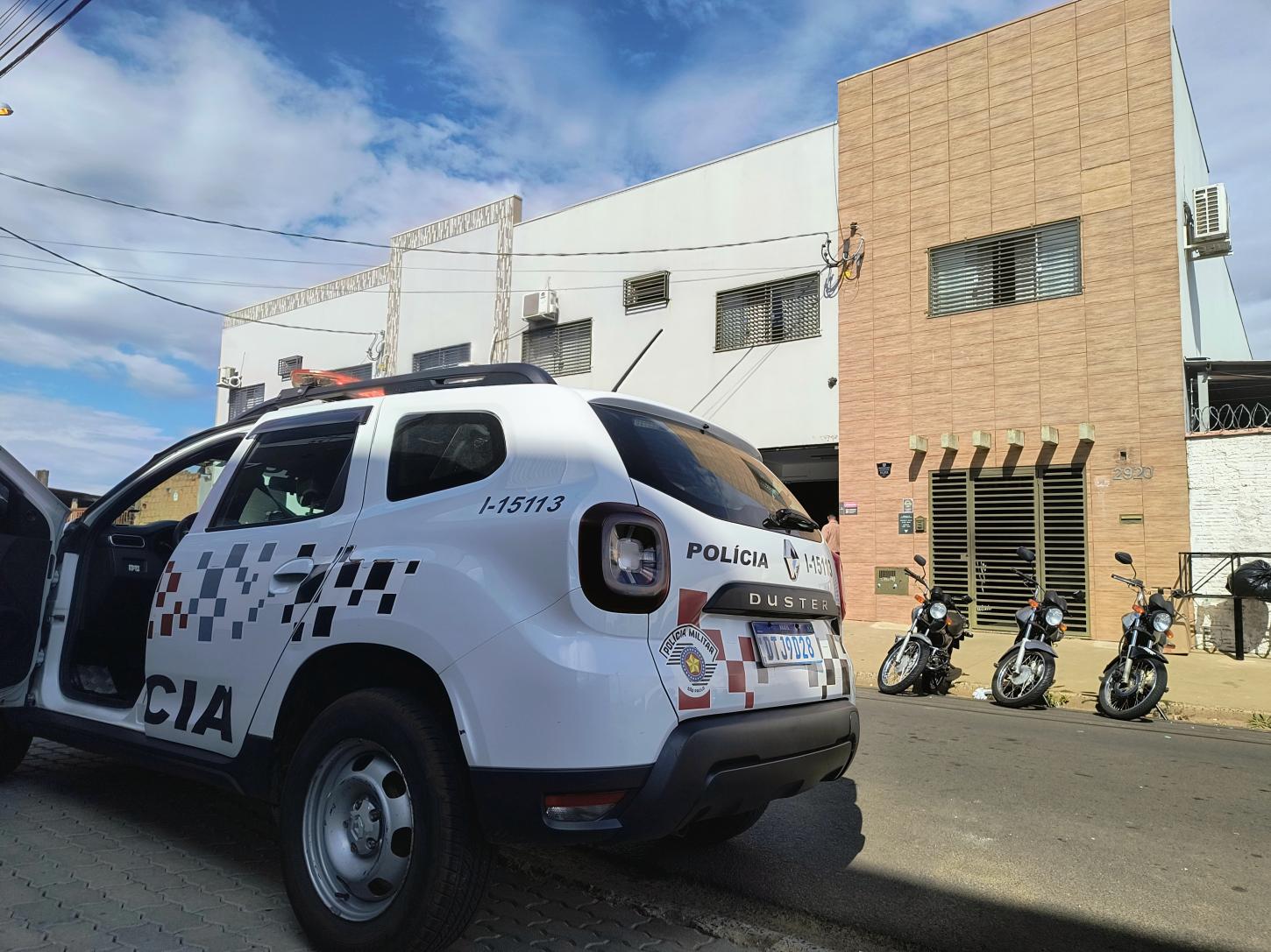 Incêndio atinge fábrica no Jardim Centenário; assista  