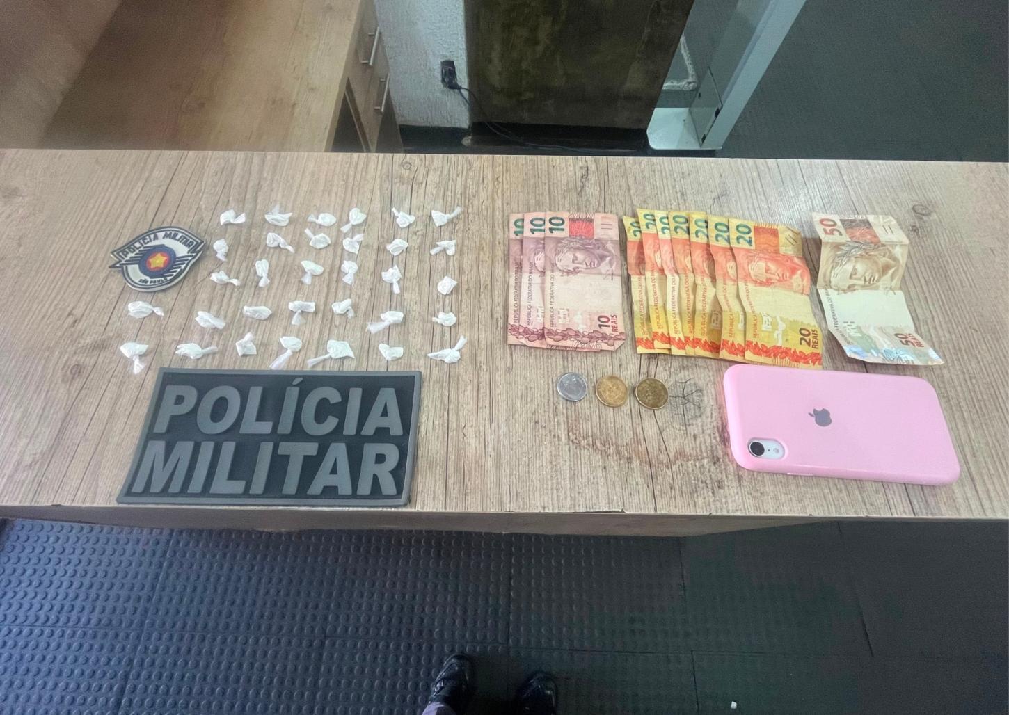 Traficante é preso pela PM com drogas em pacote de salgadinho 
