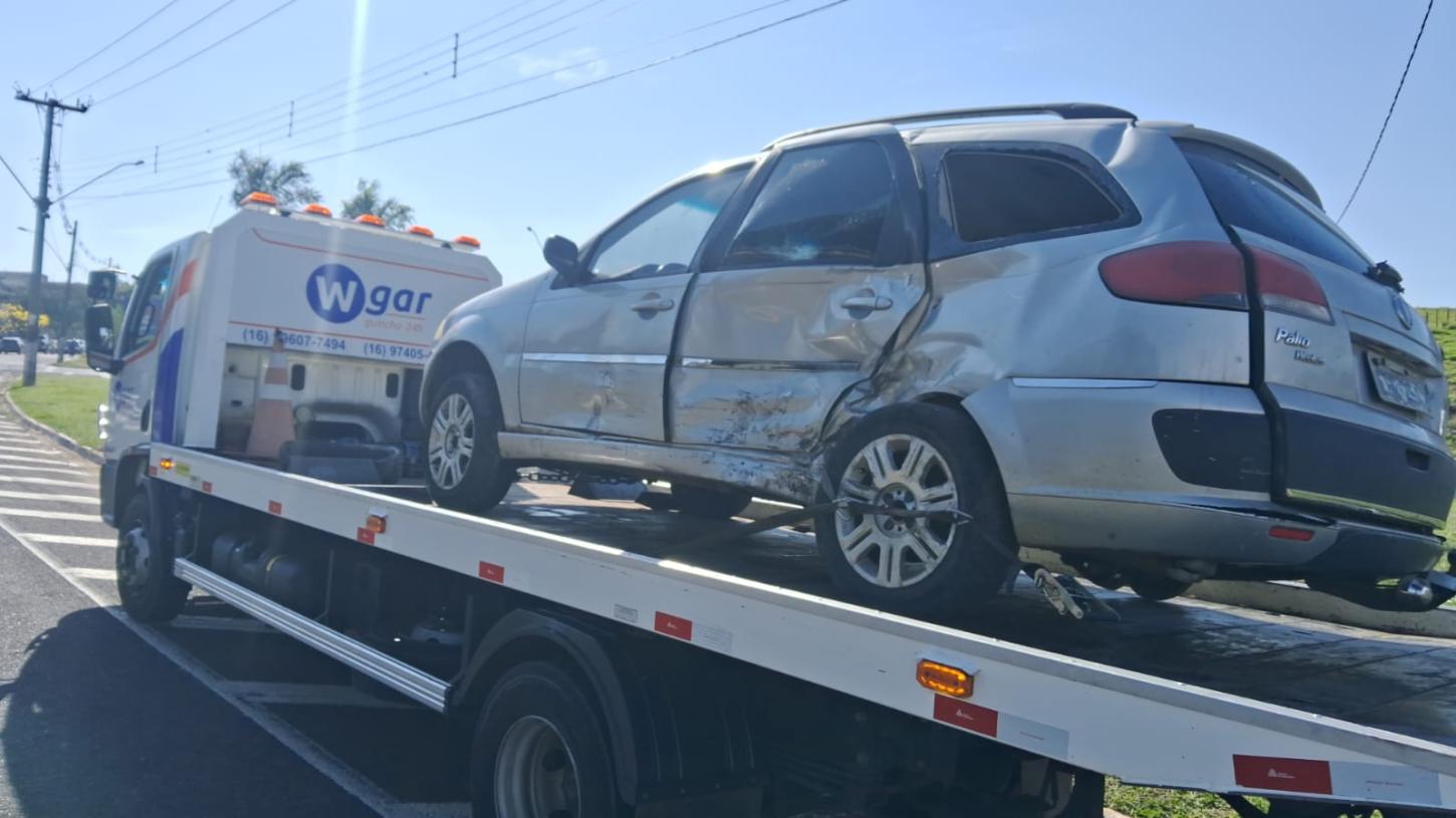 Veículos ficam danificados em acidente no Jardim Piratininga 