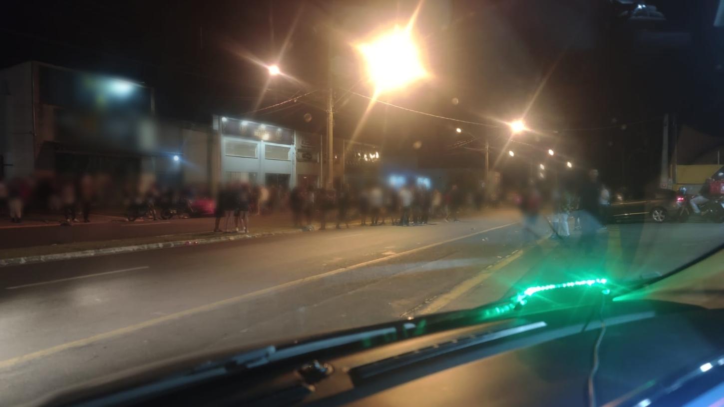 Avenida vira ponto de aglomerações, brigas e perturbação do sossego