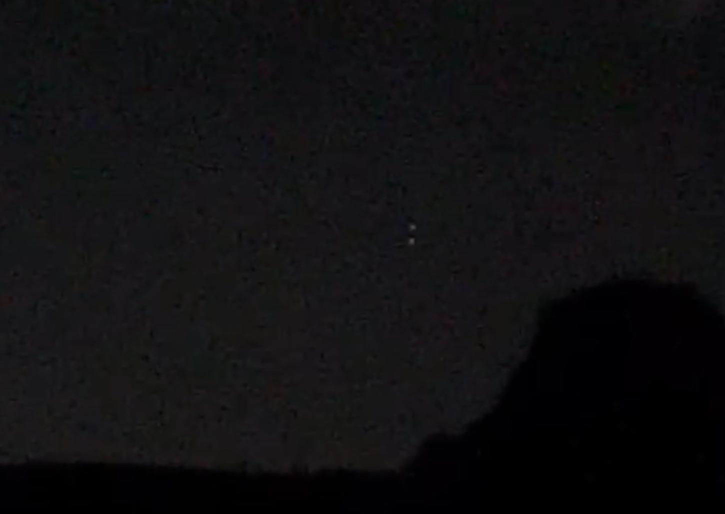 Casal flagra luzes misteriosas no céu em Claraval (MG)