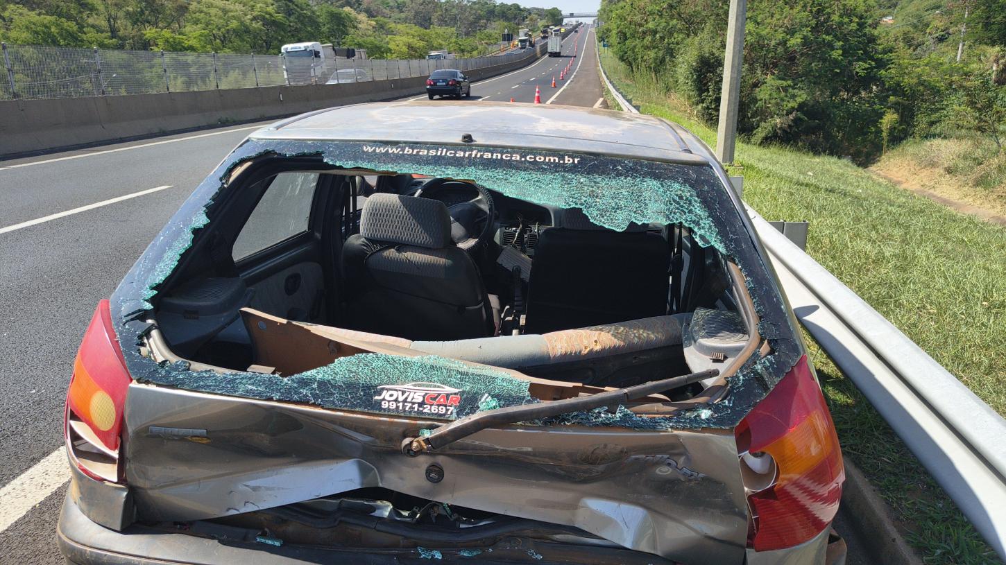 Engavetamento deixa duas pessoas feridas na Cândido Portinari 