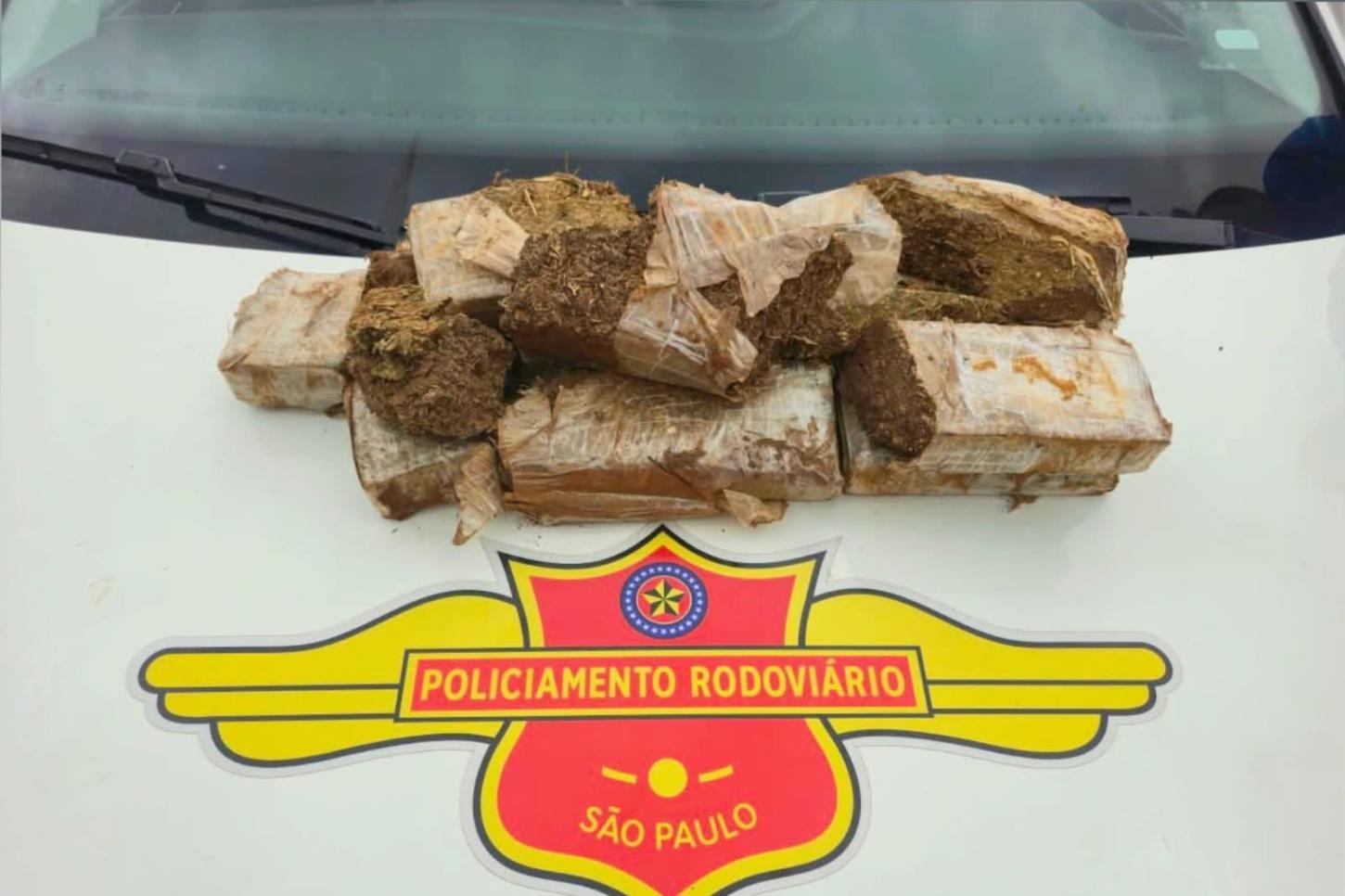 Policiais rodoviários localizam cinco quilos de maconha na Fábio Talarico