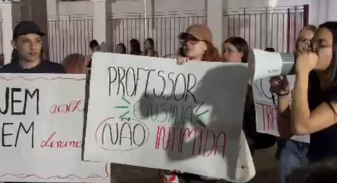 Alunos da FDF protestam contra denúncias de assédio contra professor