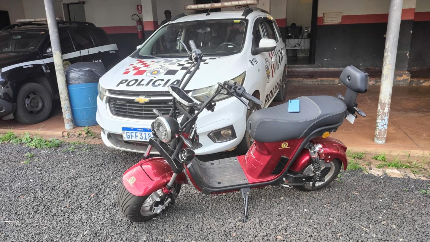 Após assalto, PM prende ladrão e recupera moto e celular em Guará 