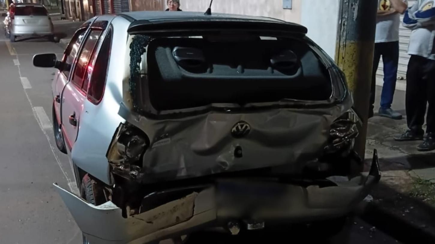 Colisão entre Land Rover e Gol deixa jovem ferido e prejuízo de R$ 27 mil