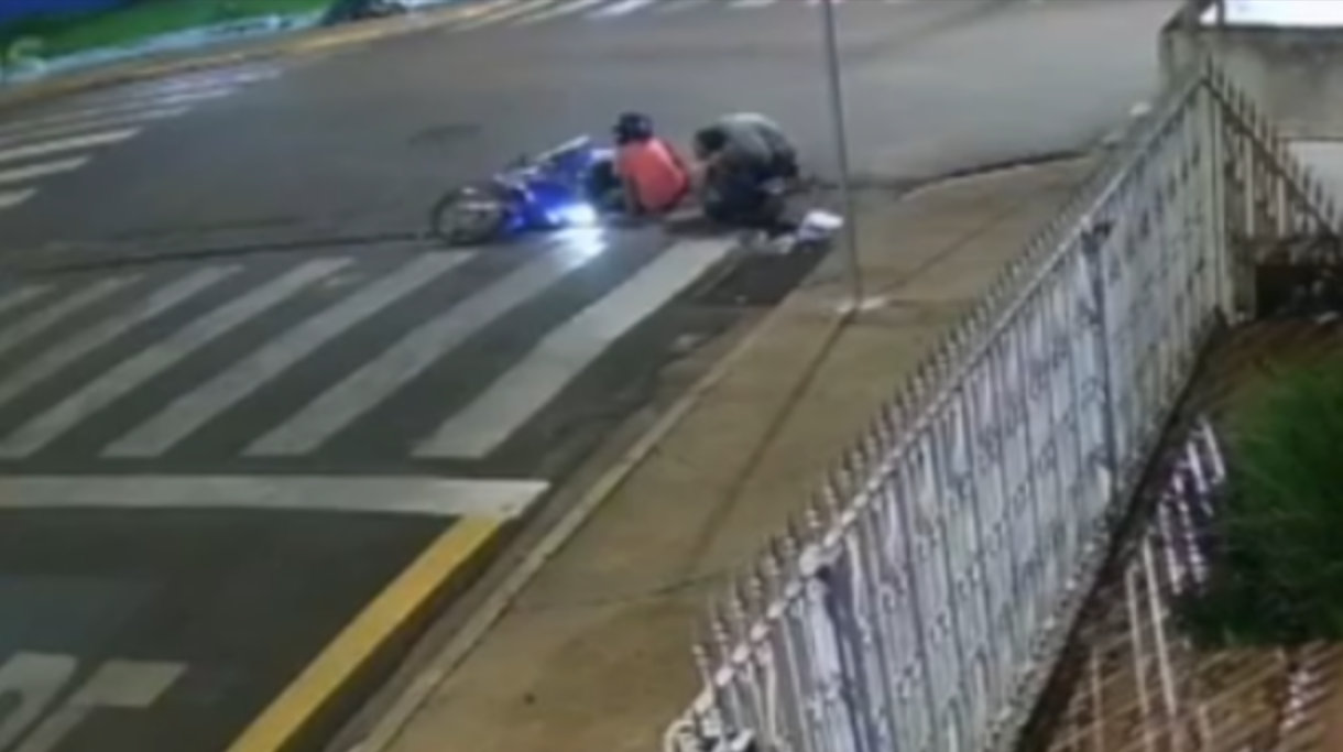 Homem é acusado de furtar carteira de motociclista vítima de acidente 