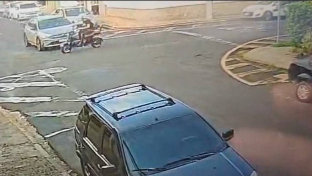 Homem passa direto em 