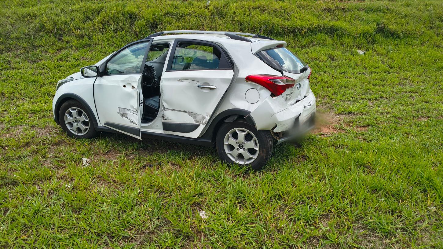 Quatro veículos se envolvem em acidentes na rodovia Cândido Portinari 