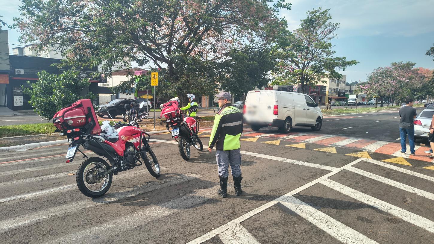 Adolescente é atropelada por furgão na avenida Presidente Vargas 