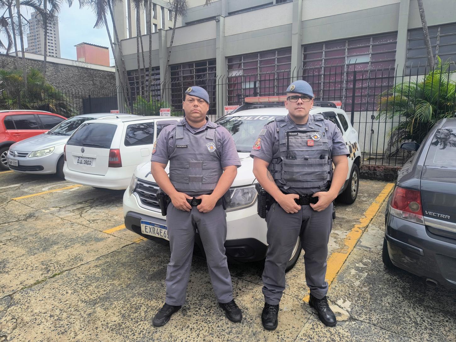 Policiais militares capturam quatro pessoas procuradas pela Justiça 