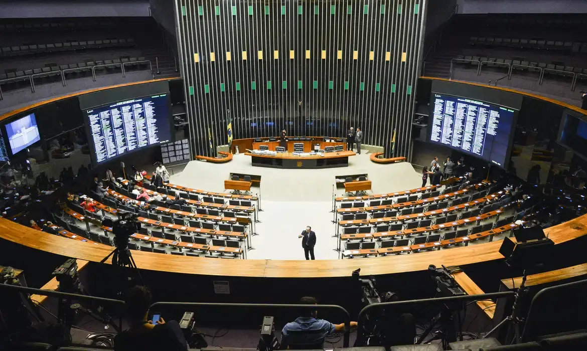 São Paulo elege 94 deputados estaduais e 70 federais; confira os nomes